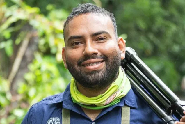 Private naturalist guide leading a wildlife tour in Costa Rica